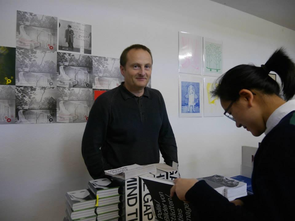© ALF Publisher edition fink and his book stand