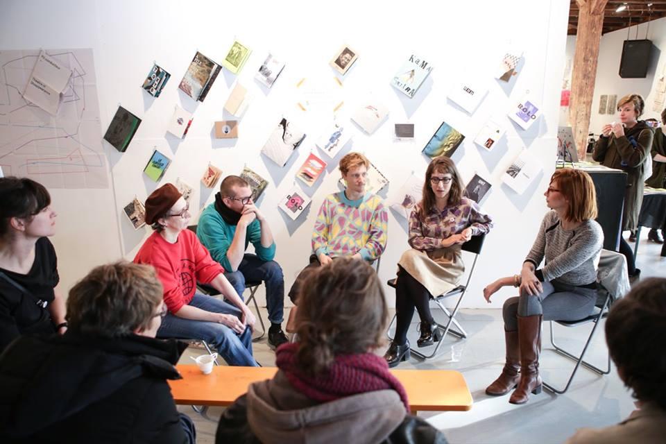 © Spyros Paloukis People sitting in a circle holding a talk