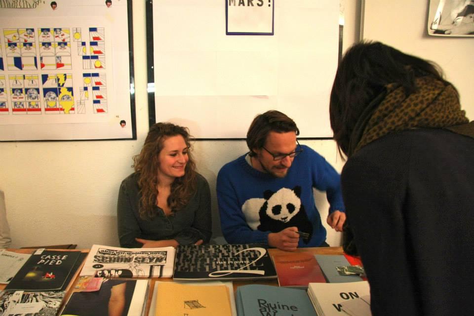 © ALF Two publishers explainig a book to a customer