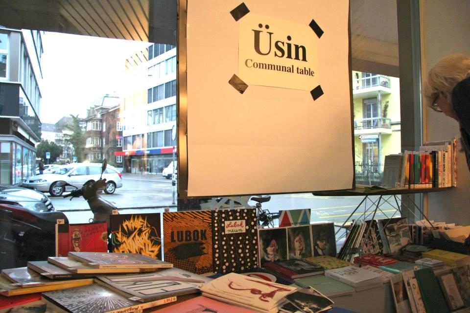 Picture of the communal table with many publications