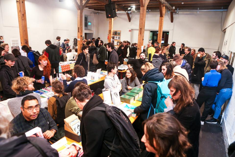 The big room with publishers and visitors